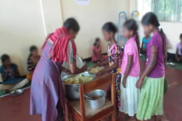 யாழில் சட்டவிரோத சிறுவர் இல்லம்! அருட்சகோதரி உள்ளிட்ட மூவருக்கு நீதிமன்றம் பிறப்பித்த உத்தரவு