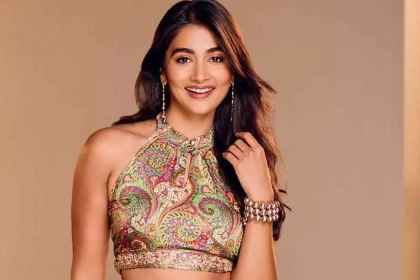 நடிகை பூஜா ஹெக்டே அணிந்திருக்கும் இந்த வாட்ச்-ன் விலை எவ்வளவு தெரியுமா, இதோ பாருங்க | Pooja Hegde Rolex Watch Price