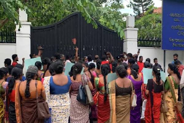 வடமாகாண ஆளுநர் அலுவலகத்தின் முன் போராட்டம் : பாடசாலைகள் மூடப்படும் என எச்சரிக்கை | Teachers Union Secretary Joseph Stalin