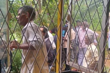 சமூத்தி ஊழியகளால் அலைகழிக்கப்படும் மக்கள்; காத்திருக்கும் வயோதிபர்கள்
