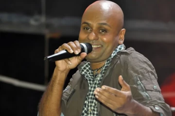 அரசாங்கத்தின் மீது பாரதூரமான குற்றச்சாட்டு சுமத்தும் பிரபல பாடகர்