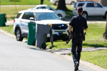 அமெரிக்காவில் பயங்கரம் : மூன்று காவல்துறையினர் சுட்டுக்கொலை மேலும் ஐவர் படுகாயம்