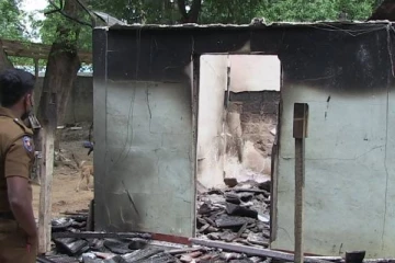 வடக்கில் அமைச்சர் நாமலின்  பெயரை கூறி அட்டகாசம்;  தீக்கிரையாக்கப்பட்ட வீடு!