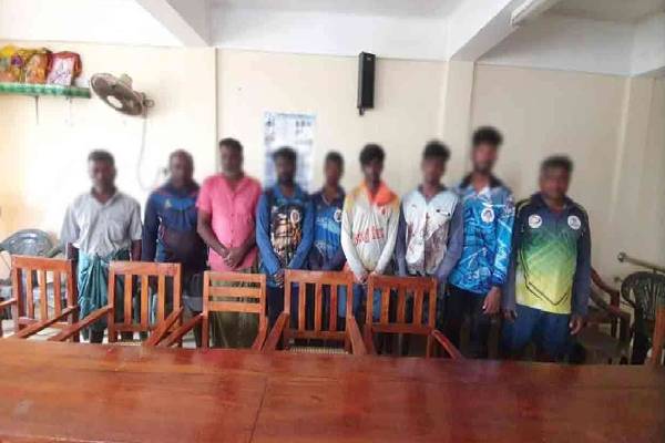 இலங்கை கடற்பரப்பிற்குள் அத்துமீறிய 09 இந்திய கடற்றொழிலாளர்கள் கைது | 09 Indian Fishermen Arrested For Trespa Sri Lankan