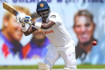 இலங்கை அணிக்கு பேரிடி:  ஏஞ்சலோ மேத்யூஸுக்கு கொரோனா உறுதி! போட்டியின் பாதியில் வெளியேற்றம்