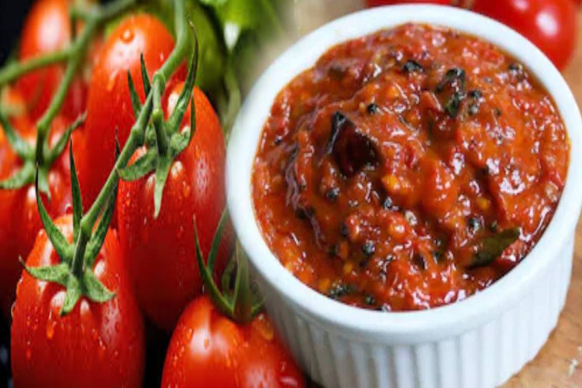 காரசாரமான சுவையில் தக்காளி போத்தா... பண்ணலாமா? | Simple Tomato Bhorta Recipe For Bachelors