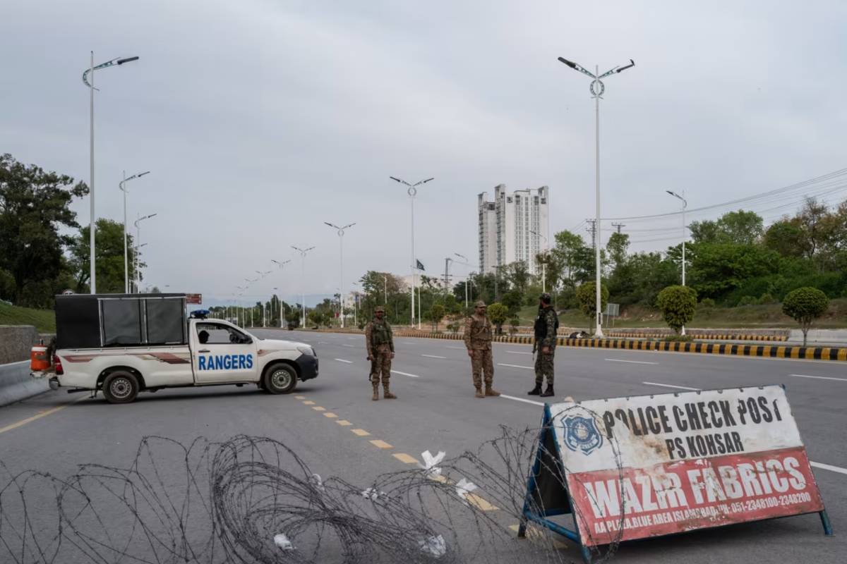 போர் பதற்றம் மத்தியில் அமைதி பேச்சுவார்த்தை முயற்சி ; போர் விமானங்களின் இரைச்சலால் அதிர்ந்த பாகிஸ்தான் | Peace Talks Attempt War Tensions Pakistan Shaken