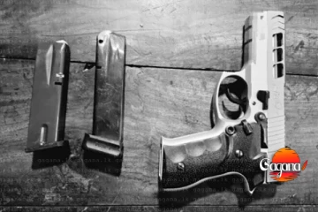 ප්‍රදර්ශන පුවරුව යට භයානක ආයුධයක් - පාතාලේ වැඩක්ද සැකයක්