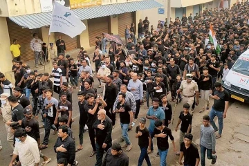 காமேனி மரணம்: துக்கம் அனுசரிக்கும் இந்திய கிராமம்- என்ன காரணம்?