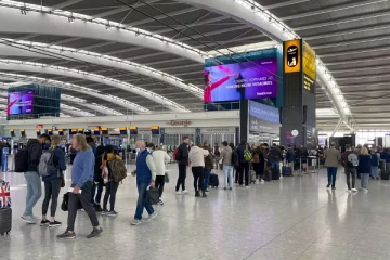 பிரித்தானியாவில் 300 விமானங்கள் ரத்து! தற்செயல் திட்டங்கள் அறிவிப்பு