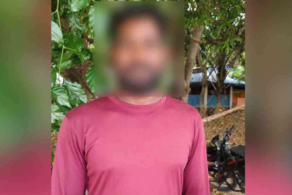 மனைவியை காண இந்தியா சென்ற யாழ் நபர் அதிரடியாக கைது! | Jaffna Family Man Arrested India Illegal Travel மனைவியை காண இந்தியா சென்ற யாழ் நபர் அதிரடியாக கைது! | Jaffna Family Man Arrested India Illegal Travel