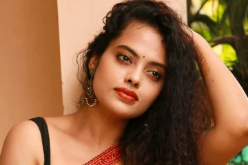 ஜூம் வைக்கிற இடமா இது.. விஜய் டிவியின் பிரபல சீரியல் நடிகையை விளாசும் நெட்டிசன்கள்