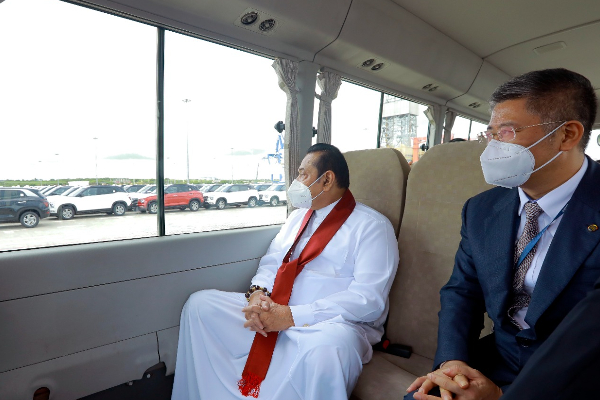 அம்பாந்தோட்டை துறைமுகத்திற்கு விஜயம் மேற்கொண்ட பிரதமர் | Prime Minister Visited The Port Of Hambantota