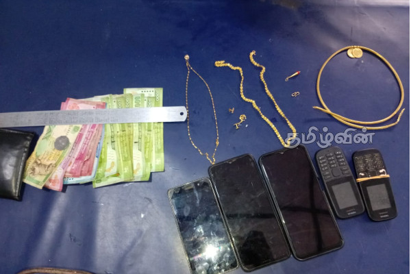 யாழில் பெறுமதிமிக்க நகைகளுடன் ஒருவர் கைது! | Precious Jewels Enshrined In Sunnagath Arrested