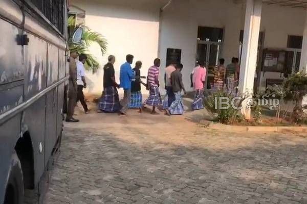 அத்துமீறிய கடற்றொழிலாளர்களின் விளக்கமறியல் நீடிப்பு (படங்கள்) | Indian Fishermen Who Were Arrested While Engaged