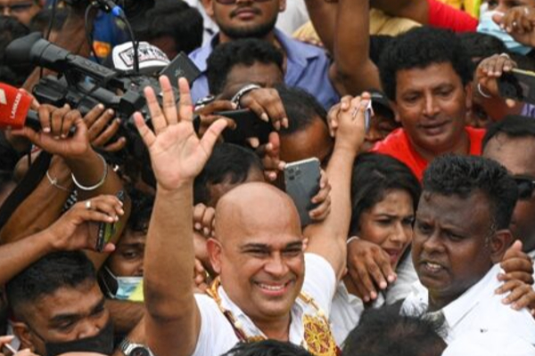 ரஞ்சன் ராமநாயக்கவினால் பிரதான கட்சிகளுக்கு இடையில் பனிப்போர் | Sri Lanka Political Crisis Rajan ரஞ்சன் ராமநாயக்கவினால் பிரதான கட்சிகளுக்கு இடையில் பனிப்போர் | Sri Lanka Political Crisis Rajan