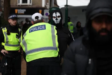 பிரித்தானியாவில் கலவரங்களுக்கு காரணம்... பொலிசாரிடம் சிக்கிய ஆசிய நாட்டவர்