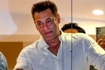 நடிகர் சல்மான் கான் வீட்டின் மீது துப்பாக்கி சூடு.. அதிர்ச்சியில் சினிமா துறை