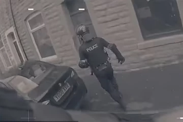 இறைச்சி தொழிற்சாலையிலிருந்து வீசிய வித்தியாசமான நாற்றம்... பொலிசார் ரெய்டில் சிக்கியது என்ன தெரியுமா?