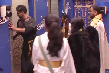 பாத்ரூம் கதவை உடைத்து காப்பாற்றப்பட்ட பெண் போட்டியாளர்! கடும் அதிருப்தியில் பிக்பாஸ் வீடு