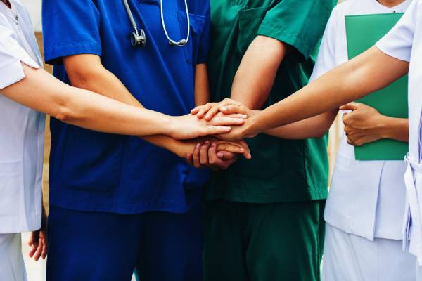 கனடாவை நோக்கி படையெடுக்கும் அமெரிக்க செவிலியர்கள்...! | American Government Nurses Immigrating To Canada