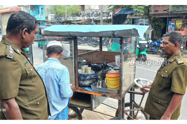 காலாவதியான உணவு குறித்து விடுக்கப்பட்டுள்ள எச்சரிக்கை | Food Facility Inspection Continues In Sammanthurai காலாவதியான உணவு குறித்து விடுக்கப்பட்டுள்ள எச்சரிக்கை | Food Facility Inspection Continues In Sammanthurai