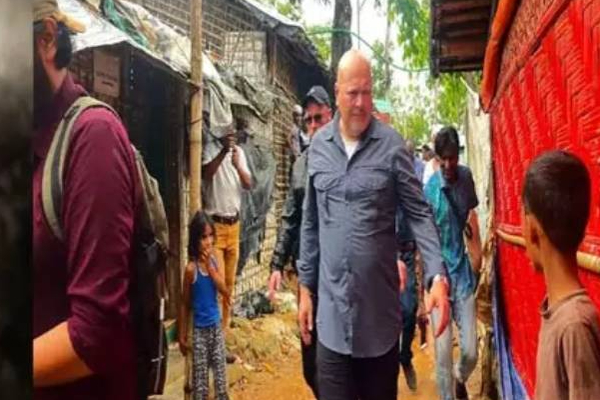 வெளிநாடொன்றில் இரு குழுக்களுக்கு இடையே துப்பாக்கிச்சூடு! 5 பேர் பலி | Gunfight Between Terrorist Groups In Bangladesh
