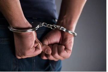 නිවසක් කොල්ලකෑ තිදෙනකුට සිදු වූ දේ..