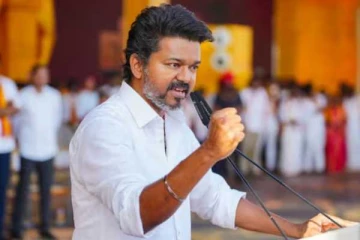 உன்ன விட முட்டாள் ஏமாளி எவனும் இருக்க மாட்டான்!! விஜய்யை கடுமையாக விமர்சித்த பிரபலம்..