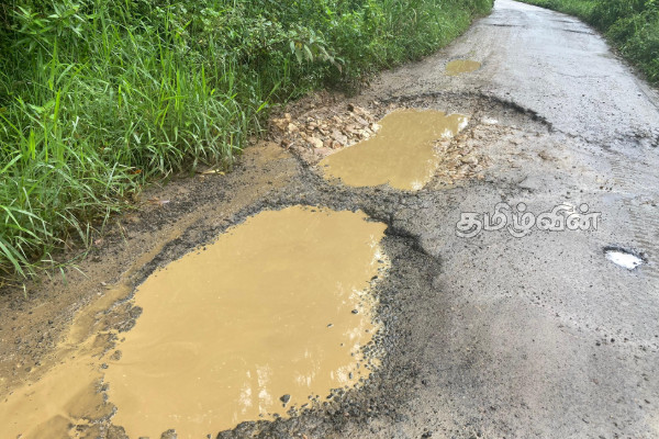 பாழடைந்த நிலையில் காணப்படும் நுவரெலியா பிரதான வீதி! விடுக்கப்பட்டுள்ள கோரிக்கை | Potholes On Main Road Being Temporarily Filled