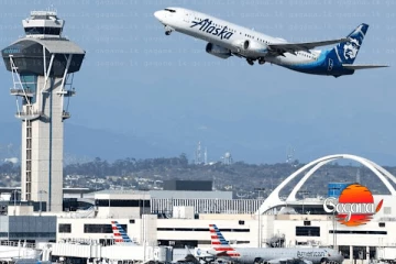 පැය ගණනක් ගුවන් ගමන් නතර කළ ඇලස්කා ගුවන් සේවය නැවත පන ගනී