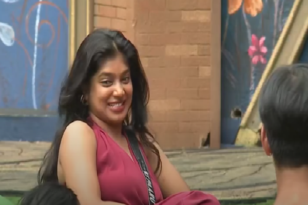 Bigg Boss Tamil 9:என்னடா நடக்குது இங்க? பிக் பாஸில் கம்ருதினால் வெட்கப்பட்ட பார்வதி | Bigg Boss Tamil 9 Parvati Embarrassed By Kamruthin