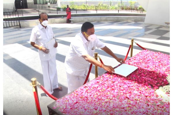 எம்.ஜி.ஆர், ஜெயலலிதா சமாதிக்குச் சென்ற முன்னாள் அதிமுக அமைச்சர்கள் யார்? | Only Two Admk Mlas Visited Jayalalitha Memorial