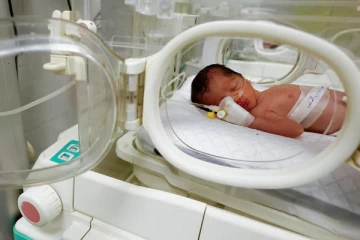 இஸ்ரேல் தாக்குதலில் கர்ப்பிணி பலி; மருத்துவர்களால் உயிர் பிழைத்த குழந்தை!