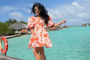 மாலத்தீவில் ஜாலி பண்ணிய நடிகை பவித்ரா லட்சுமி!! புகைப்படங்கள் இதோ..