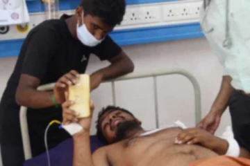 தேர் விபத்தில் தந்தை பலி - செல்போனில் இறுதிச் சடங்கை பார்த்து அழுத மகன்