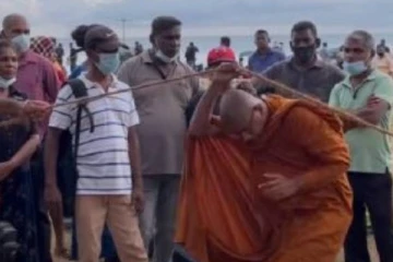 தமிழில் தேசிய கீதம் பாட வேண்டாம்! போராட்ட களத்தில் சர்ச்சையை ஏற்படுத்திய பிக்கு!