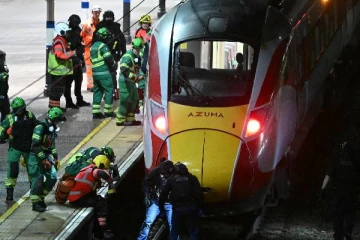 லண்டன் இரயிலில் கோர சம்பவம்... உயிருக்கு போராடும் பலர்: சிக்கிய இருவர்