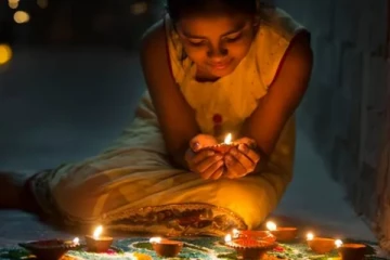 2025 திருக்கார்த்திகை அன்று விளக்கு ஏற்றும் முறையும் சொல்ல வேண்டிய மந்திரங்களும்