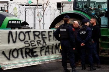 பிரான்ஸ் விவசாயிகள் போராட்டம்... அதிகரிக்கும் பதற்றம்: நிலைமை கைமீறிப்போனதால் பொலிஸ் நடவடிக்கை