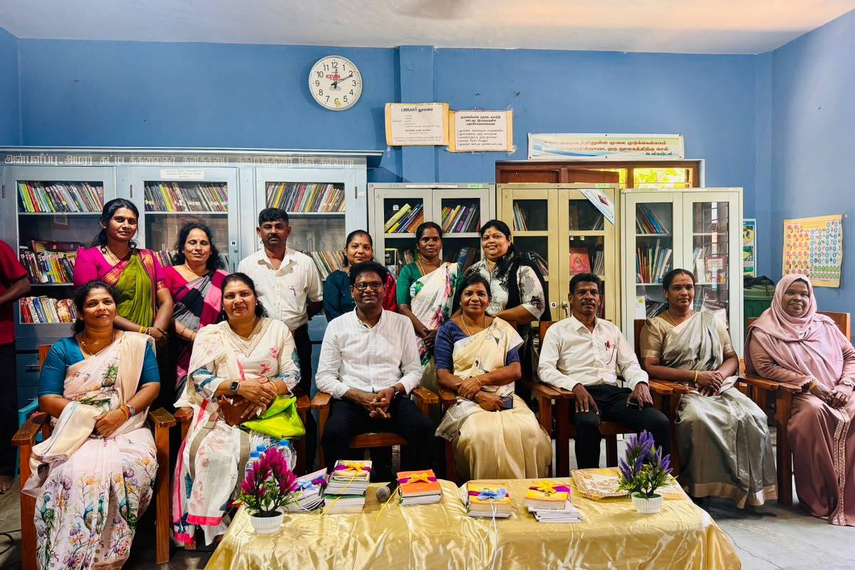 ஒரு கோடி ரூபாய் மதிப்பில் 25,000 நூல்கள்: கிழக்கு நூலகங்களுக்கு கல்லாறு சதீஷின் அன்பளிப்பு! | 25 000 Books Kallaru Satheesh S Gift To Libraries ஒரு கோடி ரூபாய் மதிப்பில் 25,000 நூல்கள்: கிழக்கு நூலகங்களுக்கு கல்லாறு சதீஷின் அன்பளிப்பு! | 25 000 Books Kallaru Satheesh S Gift To Libraries