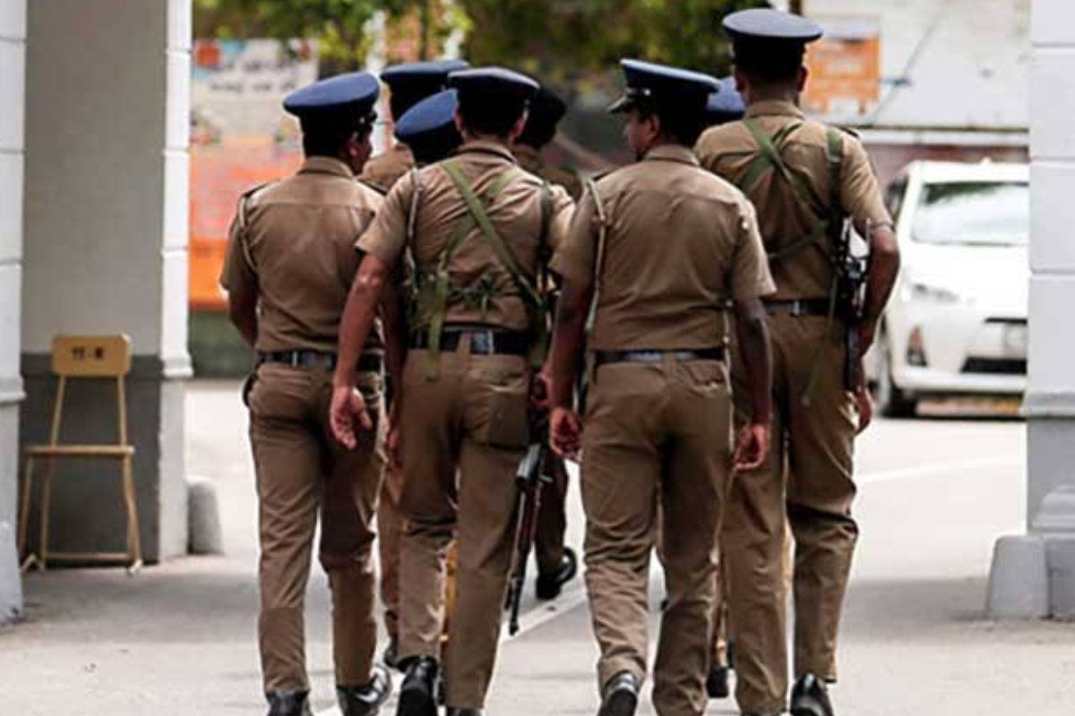 கட்டளையை மீறிச் சென்ற வான் மீது காவல்துறை துப்பாக்கிச் சூடு! | Police Fired On Van Who Violated The Order