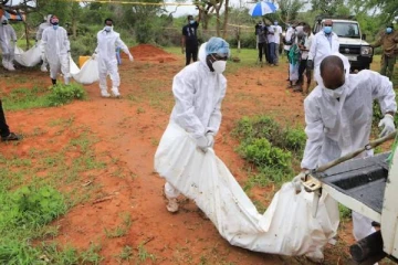 காட்டில் புதைக்கப்பட்ட நிலையில் கண்டெடுக்கப்பட்ட 21 சடலங்கள்! பரபரப்பு சம்பவம்