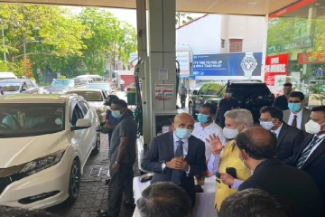எரிபொருள் நெருக்கடி! கொழும்பில் உள்ள எரிபொருள் நிரப்பு நிலையத்தை பார்வையிட்டார் ஜெய்சங்கர்