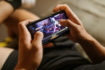 ஒன்லைன் சூதாட்டத்தால்  பறிபோன இளைஞரின் உயிர்