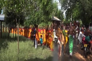 பொருளாதார நெருக்கடியில் இருந்து மக்களும், நாடும் விடுபட வேண்டி பாற்குடப் பவனி(Photos)