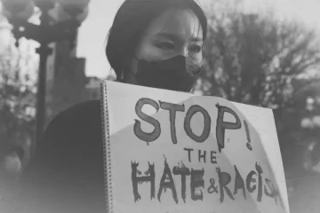 ஆசியர்களுக்கு எதிரான இனவெறுப்பு கனடாவில் அதிகரிப்பு: ஆய்வு முடிவுகள்