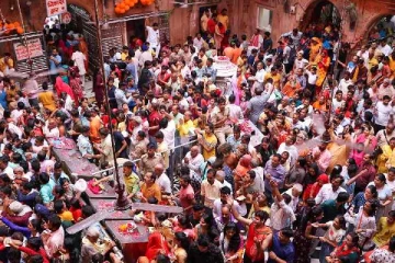 கோயிலில் கூட்ட நெரிசலில் சிக்கி 7 பேர் பலி