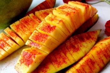 உப்பு மாங்காய் சாப்பிடும பழக்கம் இருக்கா? அப்போ இதை கண்டிப்பாக தெரிஞ்சிக்கோங்க!