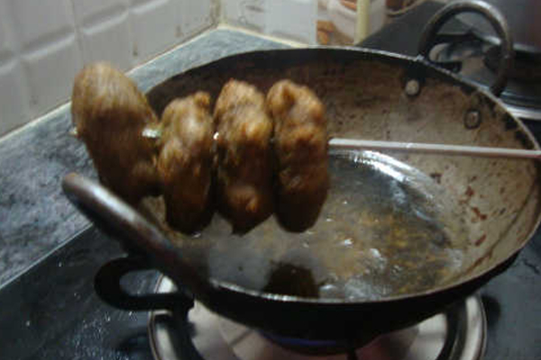 சுவையான மொறு மொறு கருப்பு உளுந்து வடை செய்வது எப்படி? | Vadai Recipe In Tamil